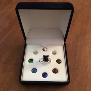 Ring with multicolored switchable gems